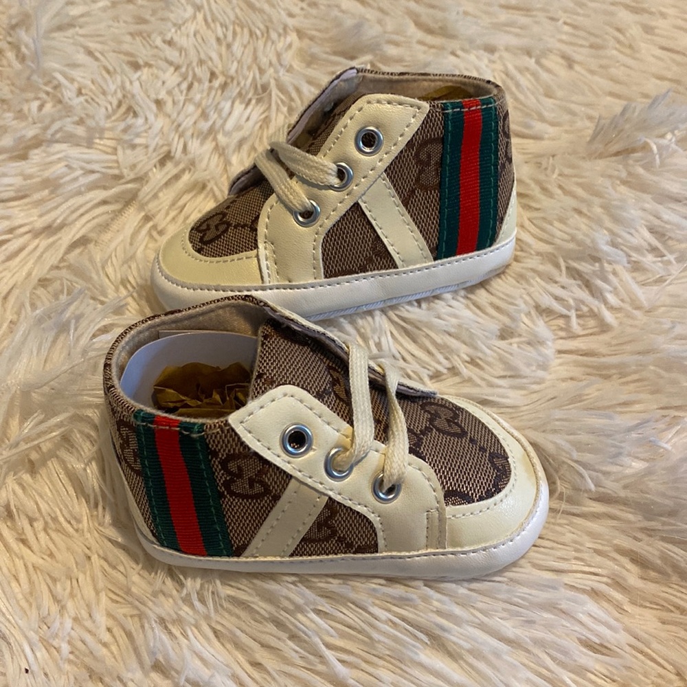 Baby GG crib shoes.